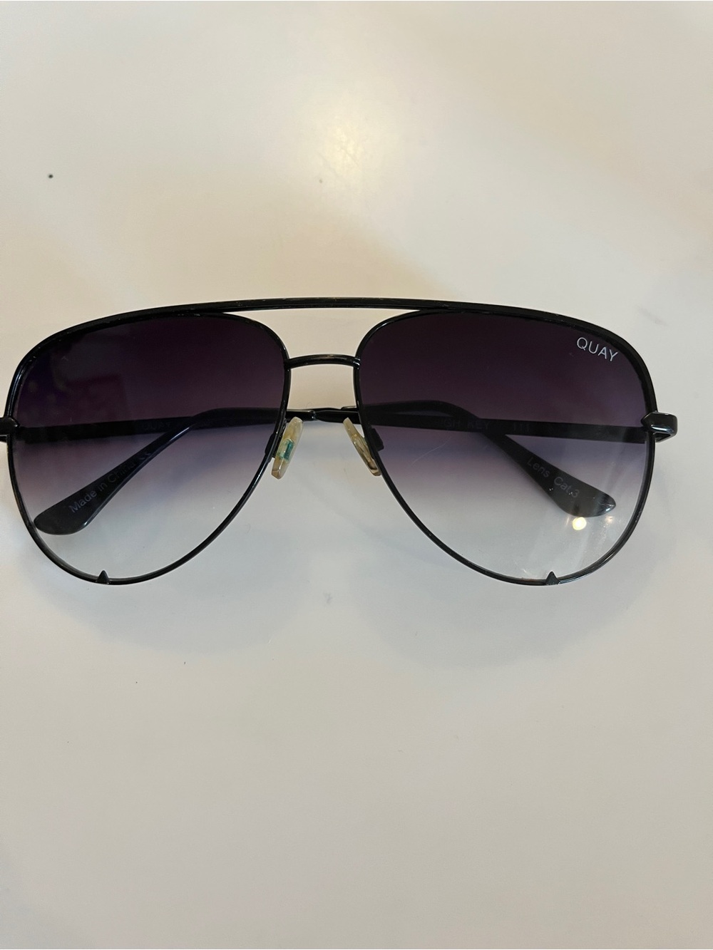 Quay Australia Black Frame Gradient Purple Lens Aviator Sunglasses New in case